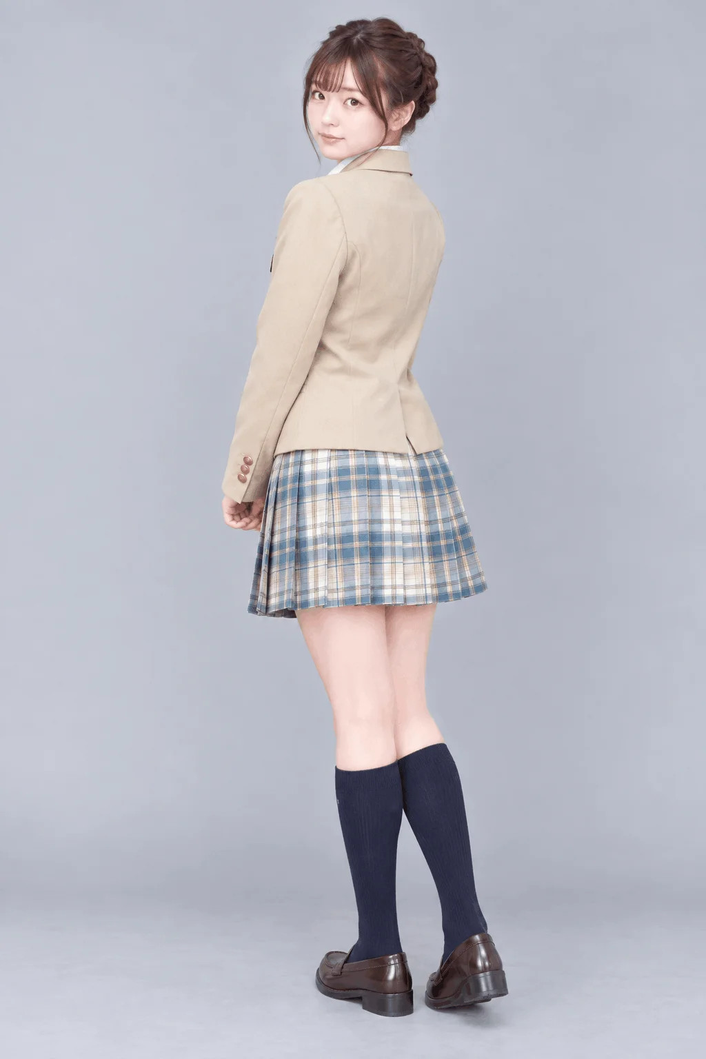アイスブルーチェックブレザー制服セット　背面振り返り