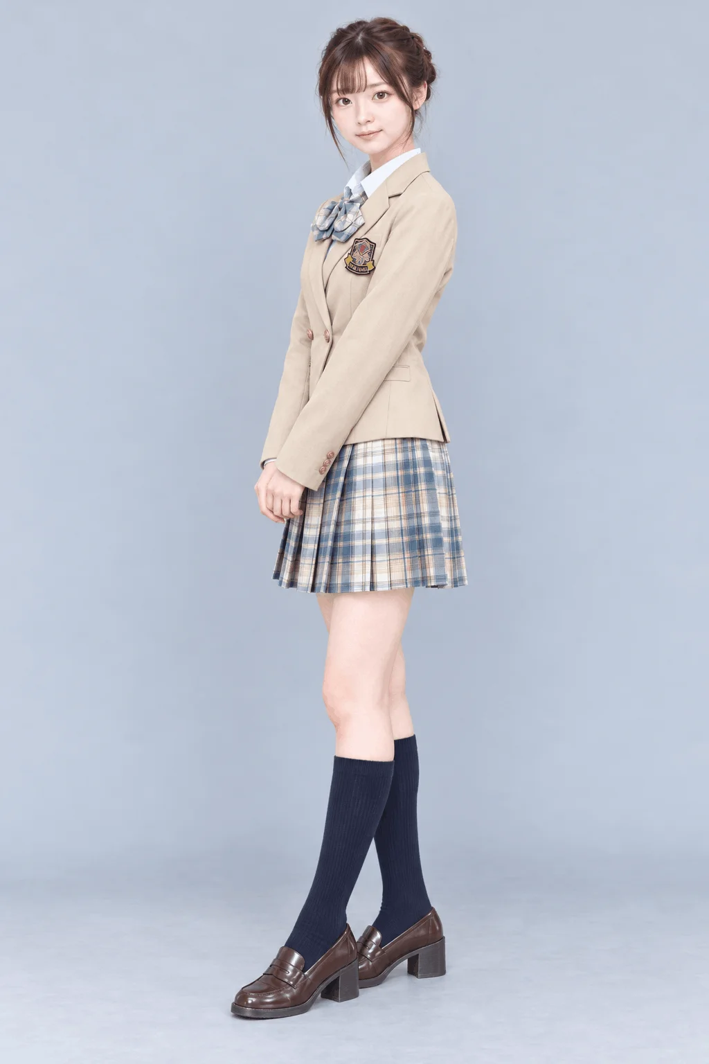 アイスブルーチェックブレザー制服セット　左引き別ポーズ